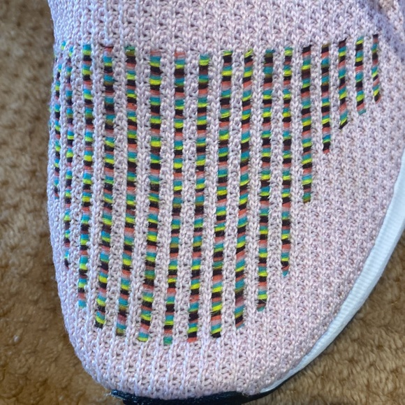 Adidas Women's Swift Run Casual Running Shoes Sz 6.5.  Worn once - Picture 3 of 9